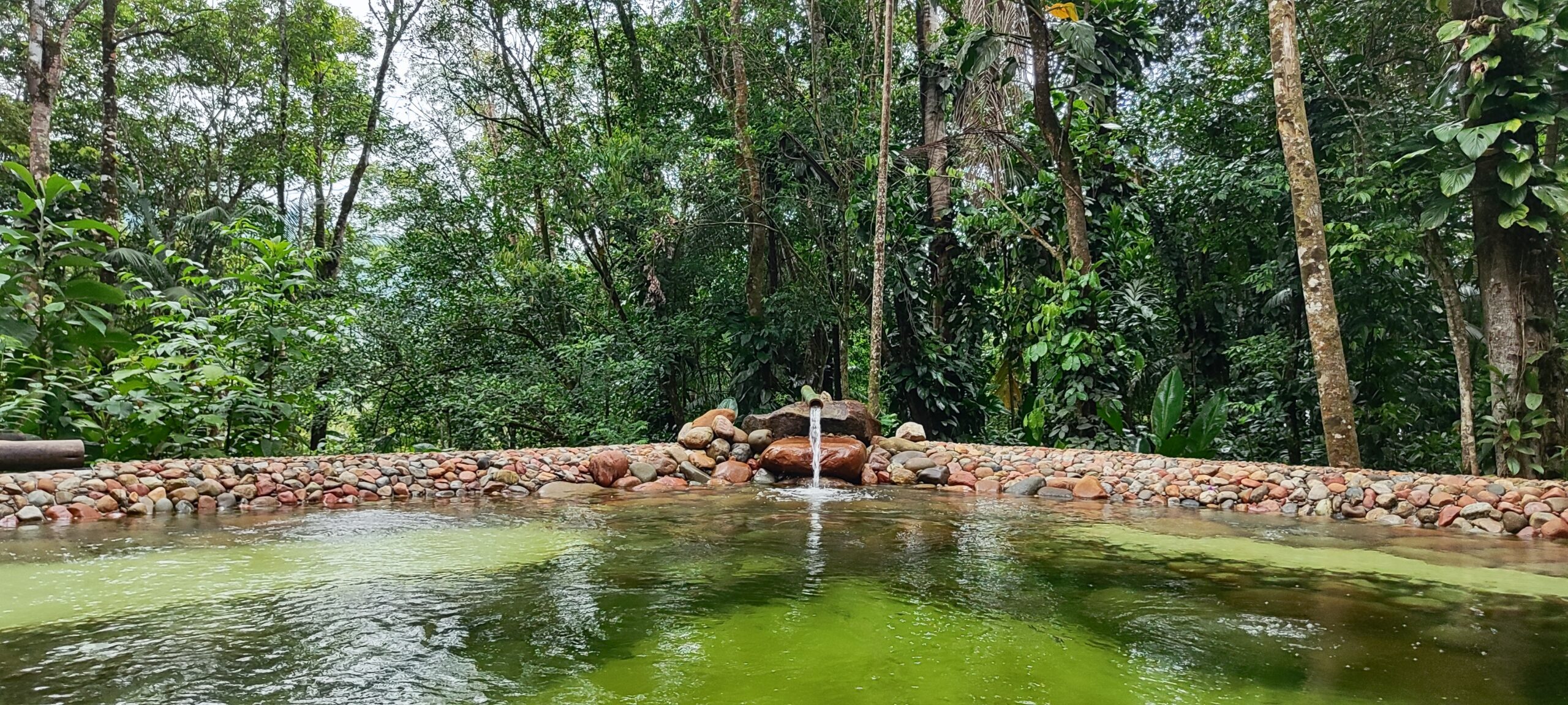 Lagos e piscinas naturais